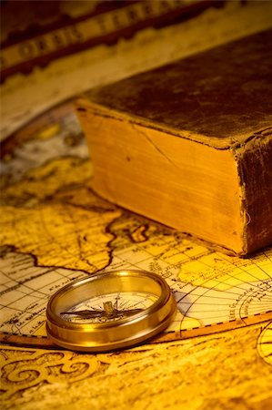 Old style gold compass and book on antique world map Photographie de stock - Aubaine LD & Abonnement, Code: 400-04001390