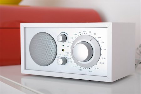 smithesmith (artist) - A modern radio set with retro design, white and silver metal Stock Photo - Budget Royalty-Free & Subscription, Code: 400-04001731