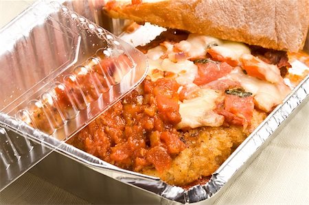 carry out meal chicken parmesan with a slice of bread in the carry out container Photographie de stock - Aubaine LD & Abonnement, Code: 400-04003129