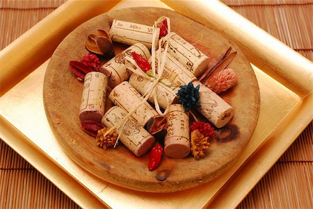 simsearch:400-04892457,k - Various Corks and Golden plate decoration Fotografie stock - Microstock e Abbonamento, Codice: 400-04003454