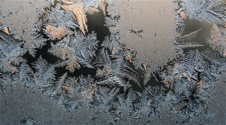 simsearch:659-06152124,k - Frost patterns on the window. Winter morning. Stockbilder - Microstock & Abonnement, Bildnummer: 400-04014959