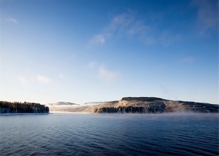 simsearch:400-03985677,k - A winter landscape on a Norwegian Fjord Foto de stock - Super Valor sin royalties y Suscripción, Código: 400-04015835