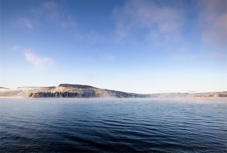 simsearch:400-03985677,k - A winter landscape on a Norwegian Fjord Foto de stock - Super Valor sin royalties y Suscripción, Código: 400-04015836