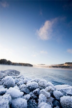 simsearch:400-03985677,k - A winter landscape on a Norwegian Fjord Foto de stock - Super Valor sin royalties y Suscripción, Código: 400-04015837