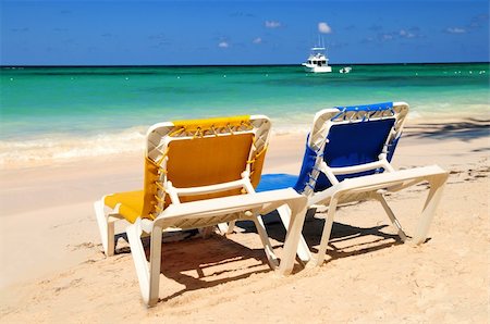 simsearch:400-05676017,k - Two vacation chairs on sandy tropical beach of Caribbean island Foto de stock - Super Valor sin royalties y Suscripción, Código: 400-04016162