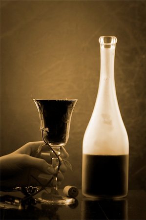 simsearch:400-04919991,k - red wine glass and bottle Foto de stock - Royalty-Free Super Valor e Assinatura, Número: 400-04016567