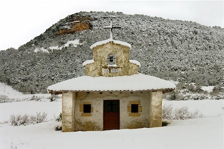 simsearch:400-05079593,k - Hermitage in San Pantaleon de Losa with snow Slab Stock Photo - Budget Royalty-Free & Subscription, Code: 400-04017204