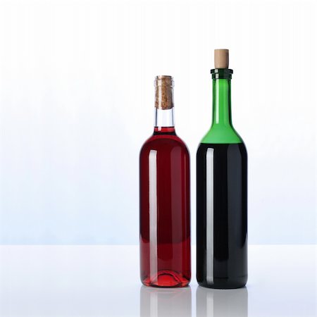simsearch:400-08793273,k - two bottles of wine on white surface Foto de stock - Super Valor sin royalties y Suscripción, Código: 400-04017282