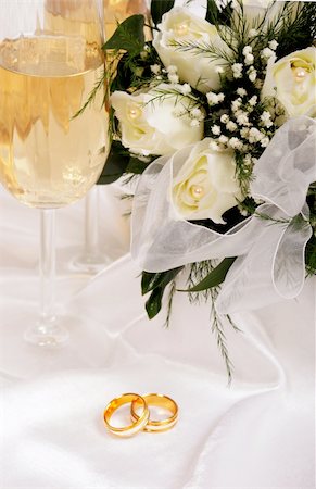 wedding bouquet and champagne Stock Photo - Budget Royalty-Free & Subscription, Code: 400-04017462