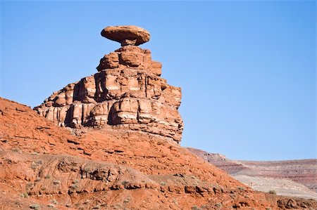 simsearch:400-05064360,k - Mexican Hat Rock - uniquely sombrero-shaped rock Stock Photo - Budget Royalty-Free & Subscription, Code: 400-04018116