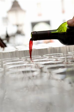 simsearch:400-05286682,k - Red French wine pour from a bottle in the glasses which are standing in a row Stock Photo - Budget Royalty-Free & Subscription, Code: 400-04018190