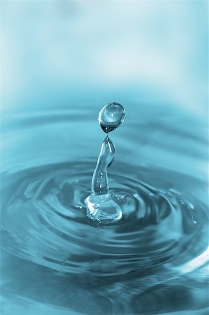 simsearch:400-03957244,k - Close up shot of a water drop Stock Photo - Budget Royalty-Free & Subscription, Code: 400-04018700