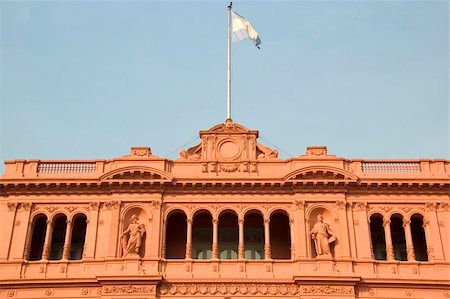 presidential palace - The famous balcony of the Casa Rosada (Pink House), the presidential palace of Argentina, located in central Buenos Aires. Photographie de stock - Aubaine LD & Abonnement, Code: 400-04019170