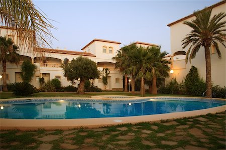 Spanish villas with swimming pool Foto de stock - Super Valor sin royalties y Suscripción, Código: 400-04019595