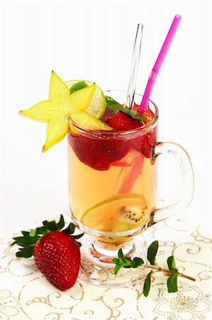 simsearch:400-03970821,k - Fresh summer fruit tea Foto de stock - Super Valor sin royalties y Suscripción, Código: 400-04010690