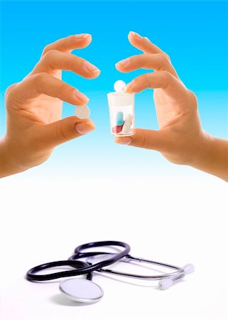 simsearch:400-04880039,k - A stethoscope and two hands holding medications. Foto de stock - Super Valor sin royalties y Suscripción, Código: 400-04011916