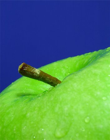 simsearch:400-07619844,k - close up on a green apple with water drops on a blue background Foto de stock - Royalty-Free Super Valor e Assinatura, Número: 400-04012329