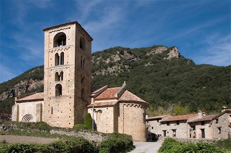 simsearch:400-05039952,k - Church of Sant Cristofol (12th Century ) in Beget, La Garrotxa, Catalonia, Spain Foto de stock - Royalty-Free Super Valor e Assinatura, Número: 400-04012625