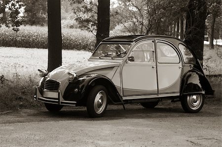 Monochrome picture of a vintage car Stock Photo - Budget Royalty-Free & Subscription, Code: 400-04013048