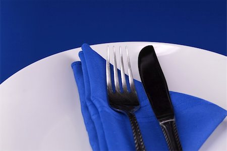 restaurant in blue with table setting - An elegant dinner table set in blue Stock Photo - Budget Royalty-Free & Subscription, Code: 400-04013116