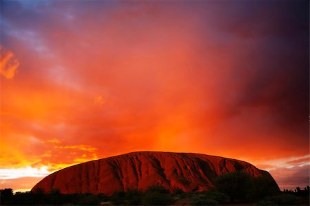 Uluru or Ayers rock with the sun setting behind Stockbilder - Microstock & Abonnement, Bildnummer: 400-04013157
