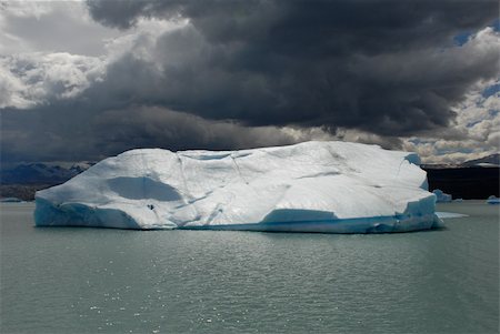 el calafate - Iceberg in lake Argentino near Upsala glacier. Patagonia, Agrentina. Foto de stock - Super Valor sin royalties y Suscripción, Código: 400-04013169