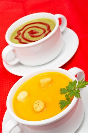 simsearch:400-07092695,k - Spinach and carrots puree, bread croutons with parsley on red mat. Shallow depth of field Fotografie stock - Microstock e Abbonamento, Codice: 400-04013390