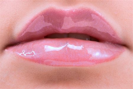 simsearch:400-05122684,k - clse up of a red mouth with lipstick and lip gloss Photographie de stock - Aubaine LD & Abonnement, Code: 400-04013437