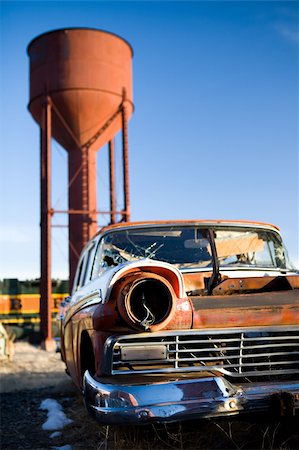 Vintage car broken and abandoned in a small town, Wyoming, United States Photographie de stock - Aubaine LD & Abonnement, Code: 400-04013926