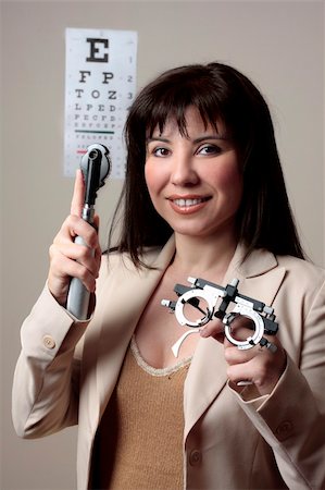 simsearch:400-07630065,k - Eye doctor with instruments for checking eyesight. Foto de stock - Super Valor sin royalties y Suscripción, Código: 400-04024016