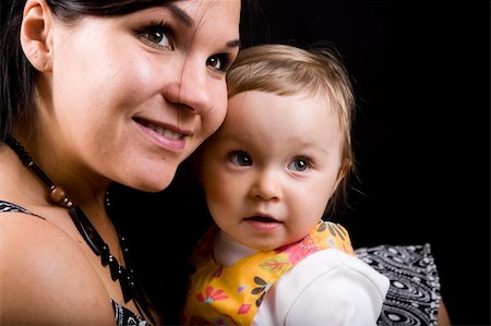 simsearch:400-04633809,k - happy family on black background Photographie de stock - Aubaine LD & Abonnement, Code: 400-04024356