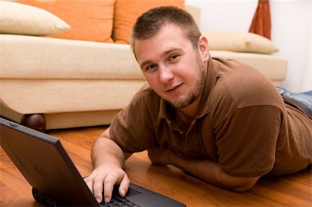 simsearch:400-05013654,k - happy man on sofa with laptop Photographie de stock - Aubaine LD & Abonnement, Code: 400-04024367