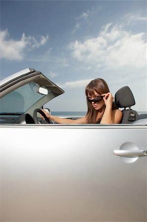 Woman and her cabriolet car at beach Foto de stock - Super Valor sin royalties y Suscripción, Código: 400-04024629