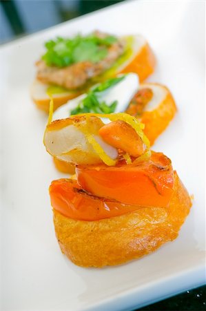 scallop, tomato - Fresh Tasmanian Salmon on toast Photographie de stock - Aubaine LD & Abonnement, Code: 400-04025075