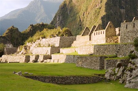 simsearch:400-06428074,k - Structures of Machu Picchu illuminated by the setting sun. (Peru) Photographie de stock - Aubaine LD & Abonnement, Code: 400-04025176