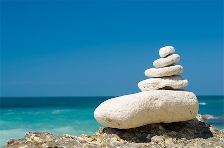 stacked limestone pebbles on the beach, blurred background Photographie de stock - Aubaine LD & Abonnement, Code: 400-04026341