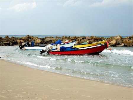 stormy sea boat - Motor boats at the beach, Netania resort, Israel Foto de stock - Super Valor sin royalties y Suscripción, Código: 400-04026918