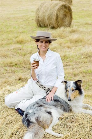 A young girl relaxes in the field with her dog and a traditional tea Foto de stock - Super Valor sin royalties y Suscripción, Código: 400-04026984