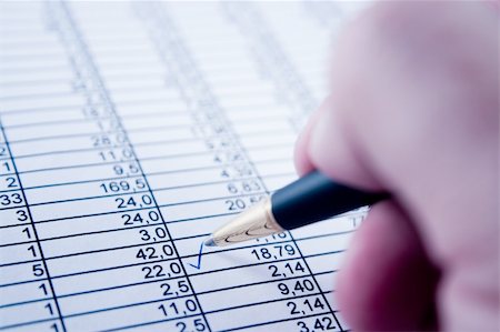 simsearch:400-09171101,k - A calculator, pen, and financial statement. Foto de stock - Super Valor sin royalties y Suscripción, Código: 400-04027335