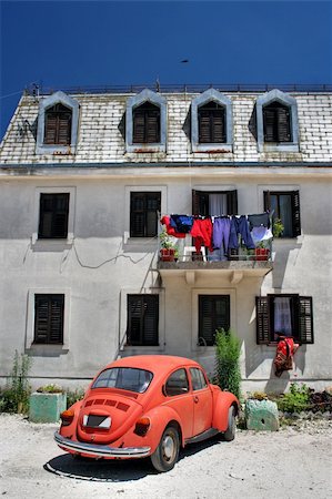 retro car wash - The old red beetle and twelve windows Stock Photo - Budget Royalty-Free & Subscription, Code: 400-04027786