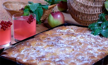 simsearch:400-04858959,k - Fresh sweet pie with apple Foto de stock - Super Valor sin royalties y Suscripción, Código: 400-04028696
