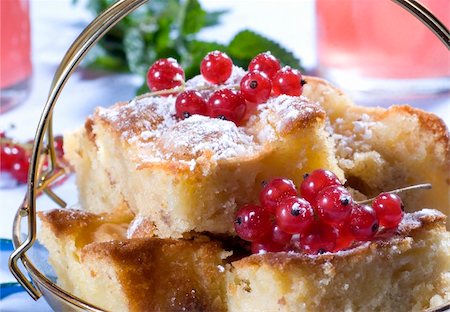simsearch:400-04145790,k - Sweet pie with currants Stock Photo - Budget Royalty-Free & Subscription, Code: 400-04028698