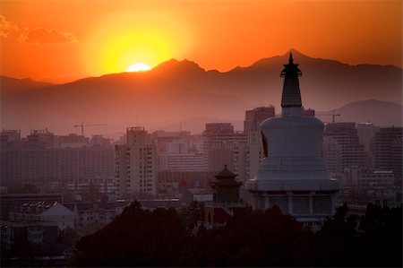 dynastie ming - Beihai Stupa with Sunset and Mountains in Background, taken from Jinshang Park, Beijing, China Foto de stock - Super Valor sin royalties y Suscripción, Código: 400-04028795