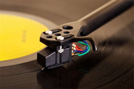 simsearch:632-06317745,k - Close-up image of a turntable showing details of the cartridge and tonearm Photographie de stock - Aubaine LD & Abonnement, Code: 400-04028863