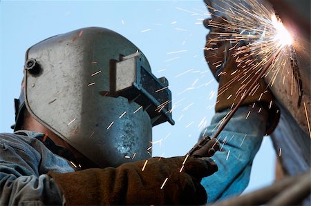 a metal welder busy at work Photographie de stock - Aubaine LD & Abonnement, Code: 400-04029181