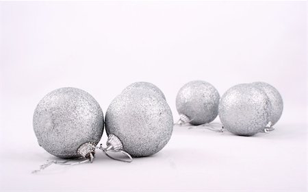 spherule - Silver Christmas tree bulbs. Two bulbs are separated. Stock Photo - Budget Royalty-Free & Subscription, Code: 400-04020222