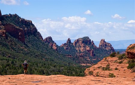 simsearch:400-08694885,k - Rear shot of single hiker overlooking the red rock in Sedona Photographie de stock - Aubaine LD & Abonnement, Code: 400-04020263