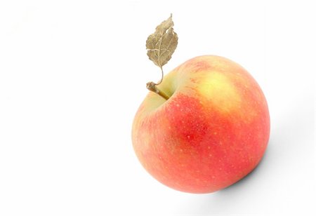 simsearch:400-07629553,k - tasty apple with dry leaf on white Fotografie stock - Microstock e Abbonamento, Codice: 400-04020284