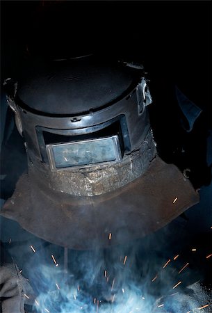 simsearch:700-03698098,k - a welder working at shipyard at night Foto de stock - Super Valor sin royalties y Suscripción, Código: 400-04020555