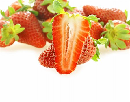 simsearch:400-05168860,k - one cut fresh ripe strawberry and few as background with copy space. Focus on pulp Photographie de stock - Aubaine LD & Abonnement, Code: 400-04021117